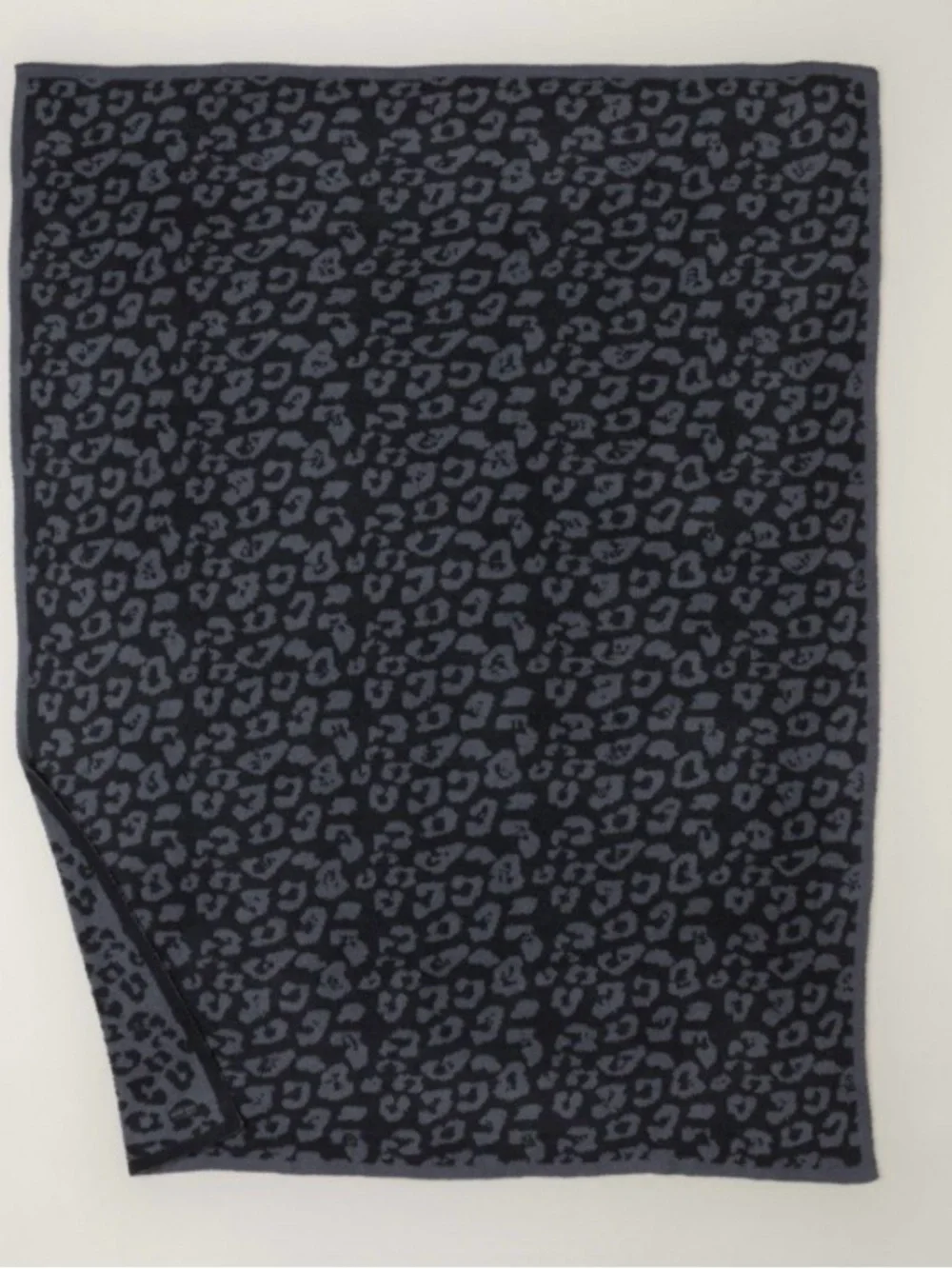 NWT Barefoot Dreams Graphite/Carbon Barefoot in the Wild Plush Throw (54